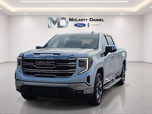 Used 2022 GMC Sierra 1500 SLT w/ SLT Convenience Package AWD/4WD image 2