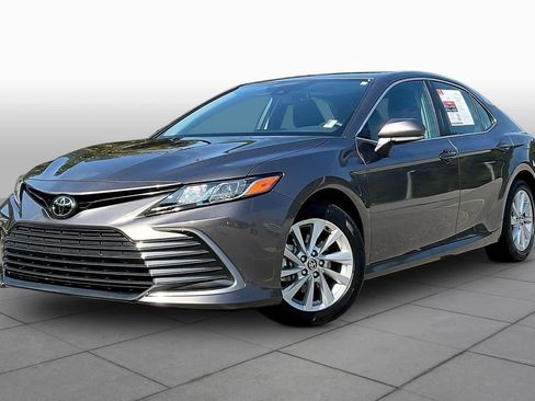 Used 2024 Toyota Camry LE w/ Convenience Package FWD image 1