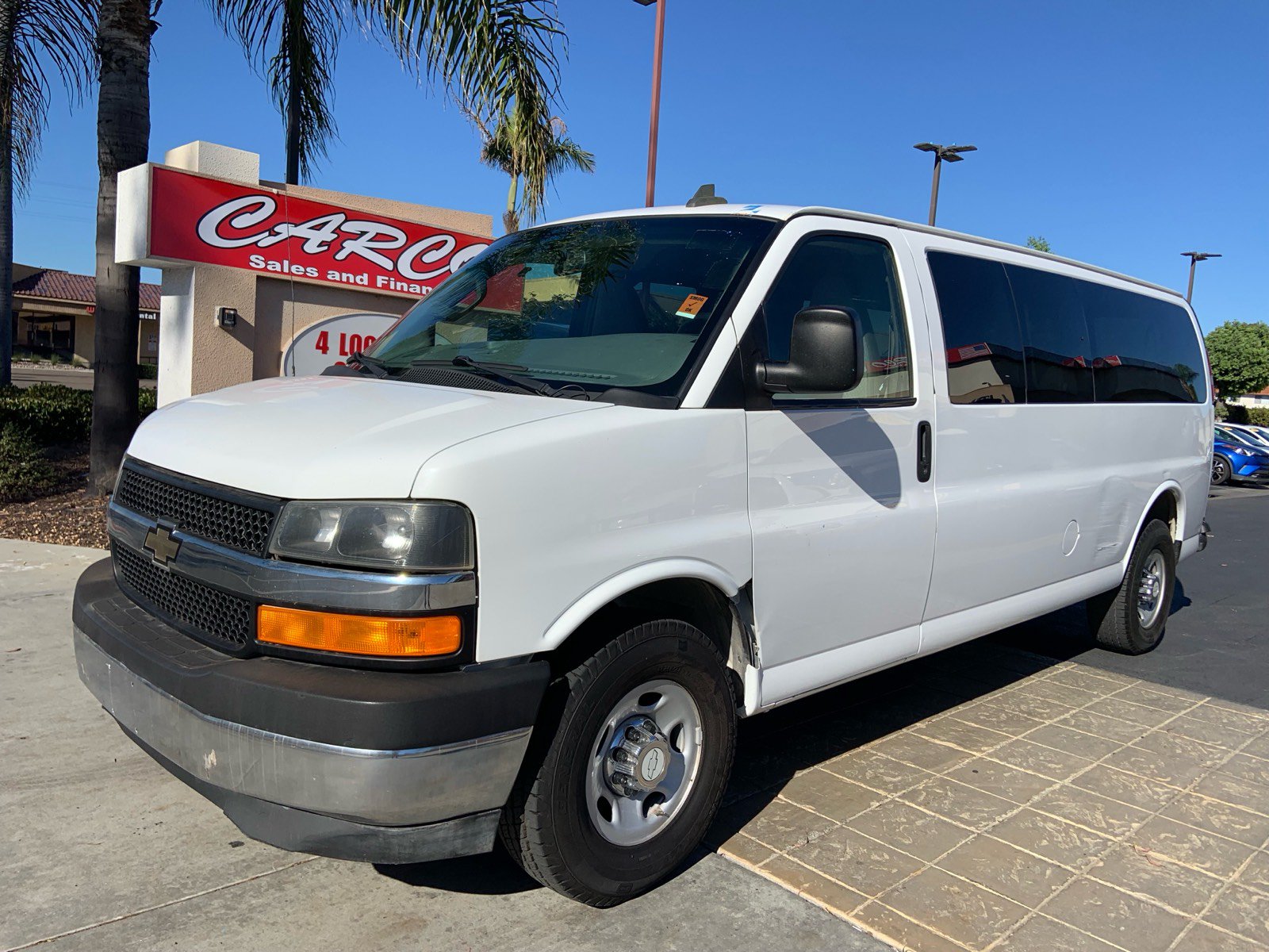 Used 2017 Chevrolet Express 3500 LT w/ LT Preferred Equipment Group RWD image 4