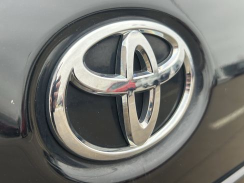 Used 2017 Toyota Sienna XLE image 7