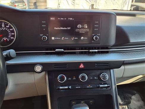 Used 2023 Kia Carnival LX image 19