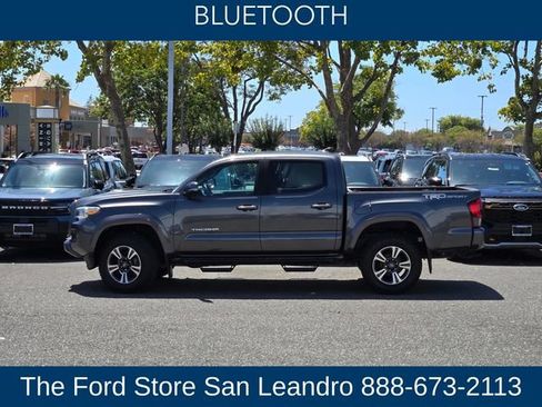 Used 2019 Toyota Tacoma TRD Sport w/ Technology Package RWD image 5