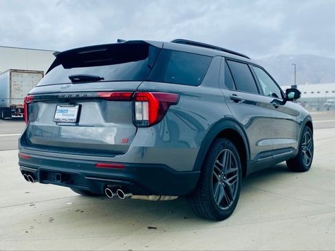 Used 2025 Ford Explorer ST image 5