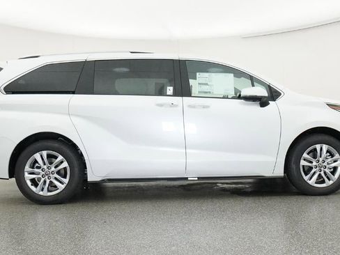 New 2026 Toyota Sienna Limited FWD image 27