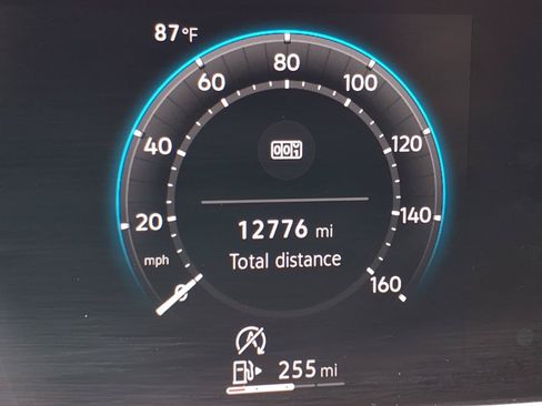 Certified 2025 Volkswagen Tiguan SE FWD image 32