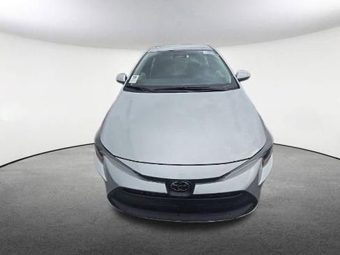 Used 2025 Toyota Corolla LE FWD image 2