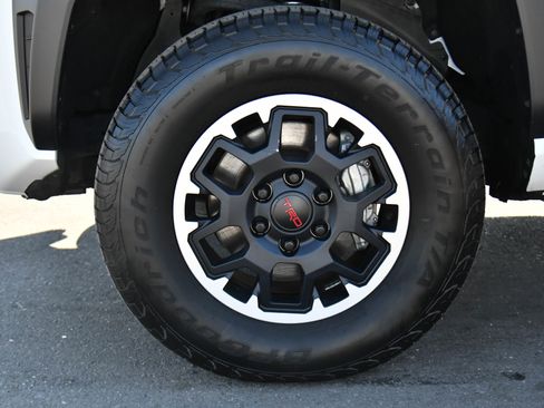 Used 2024 Toyota Tacoma TRD Off-Road image 12