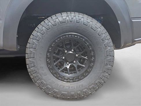 Used 2018 Ford F150 Raptor w/ Equipment Group 802A Luxury image 9