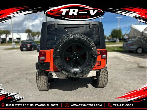 Used 2015 Jeep Wrangler Unlimited Sport w/ Connectivity Group AWD/4WD image 6