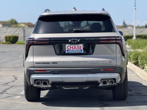 New 2026 Chevrolet Traverse Z71 w/ Enhanced Driving Package AWD/4WD image 6