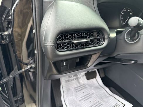 Certified 2025 Honda HR-V LX image 23