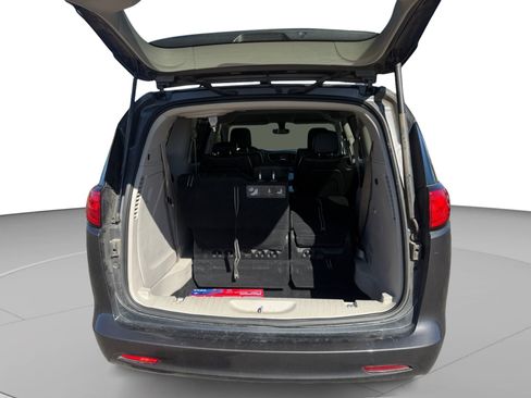 Used 2021 Chrysler Voyager Lxi FWD image 19