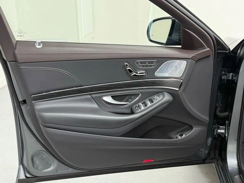 Used 2018 Mercedes-Benz S 560 4MATIC Sedan image 18