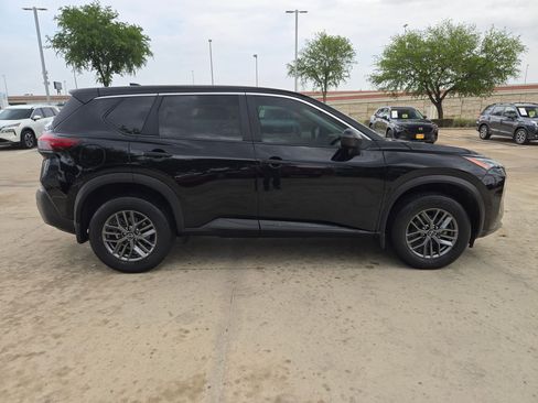 Used 2023 Nissan Rogue S image 2