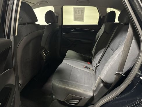 Used 2019 Kia Sorento LX w/ LX Convenience Package image 22