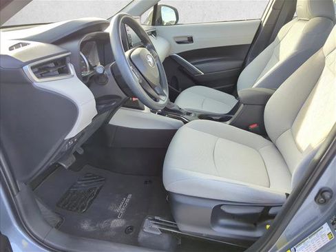 Used 2022 Toyota Corolla Cross L image 12