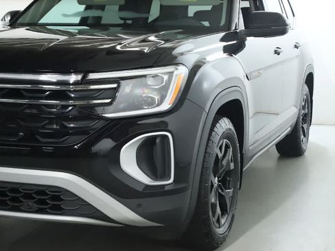 Certified 2024 Volkswagen Atlas Peak Edition SE AWD/4WD image 4
