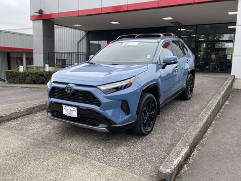 Certified 2024 Toyota RAV4 SE w/ Convenience Package AWD/4WD image 3