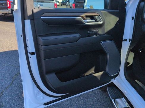 Used 2024 Chevrolet Silverado 1500 High Country w/ High Country Premium Package image 9