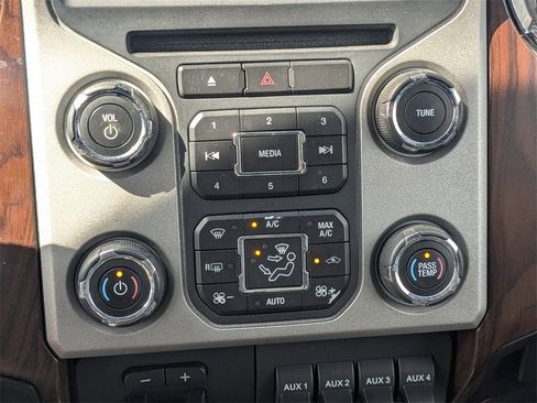 Used 2015 Ford F250 Lariat w/ Lariat Interior Package image 23