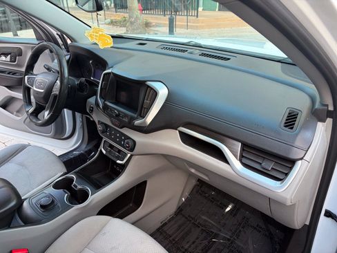 Used 2022 GMC Terrain SLE FWD image 13