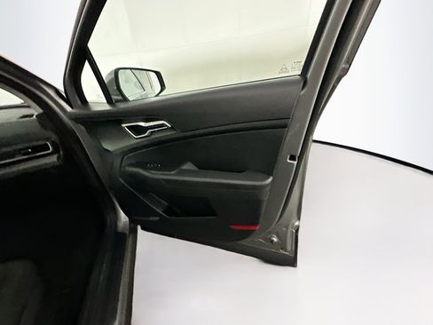 Used 2025 Kia Sportage LX image 30