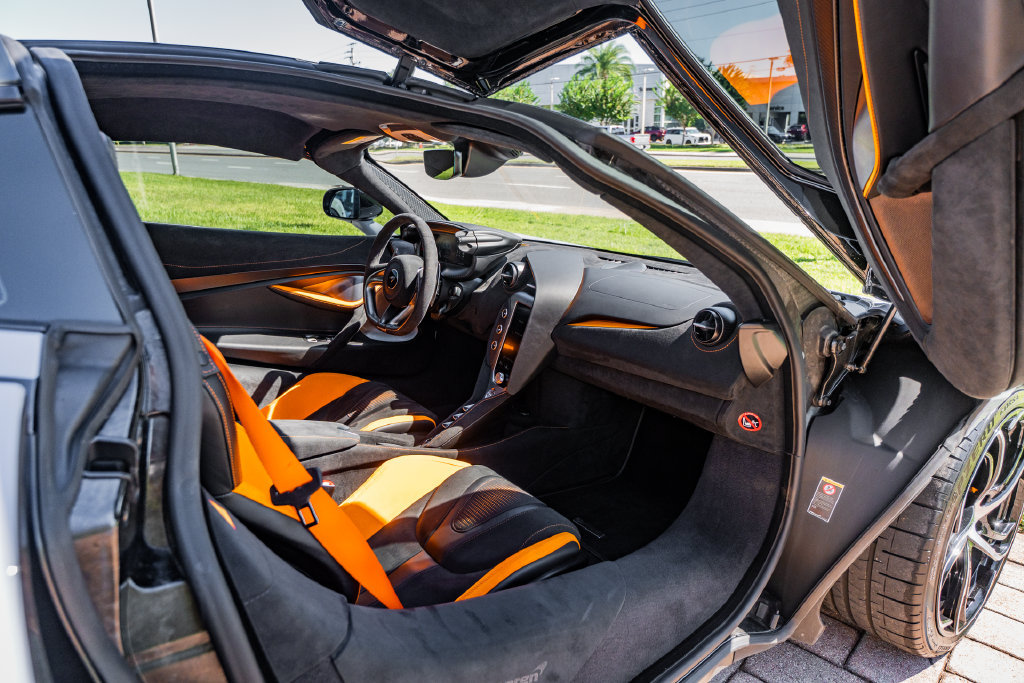 Used 2024 McLaren 750S RWD image 30