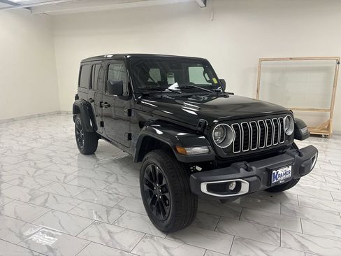 Used 2025 Jeep Wrangler Unlimited Sahara w/ Safety Group AWD/4WD image 2