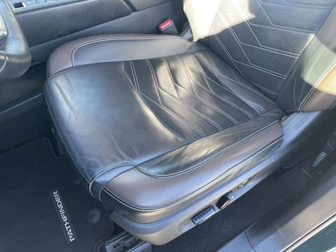 Used 2023 Nissan Pathfinder Platinum image 23