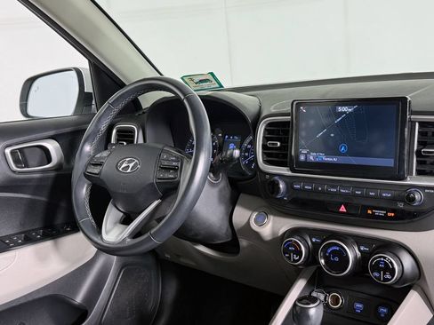 Used 2021 Hyundai Venue SEL w/ Premium Package FWD image 25
