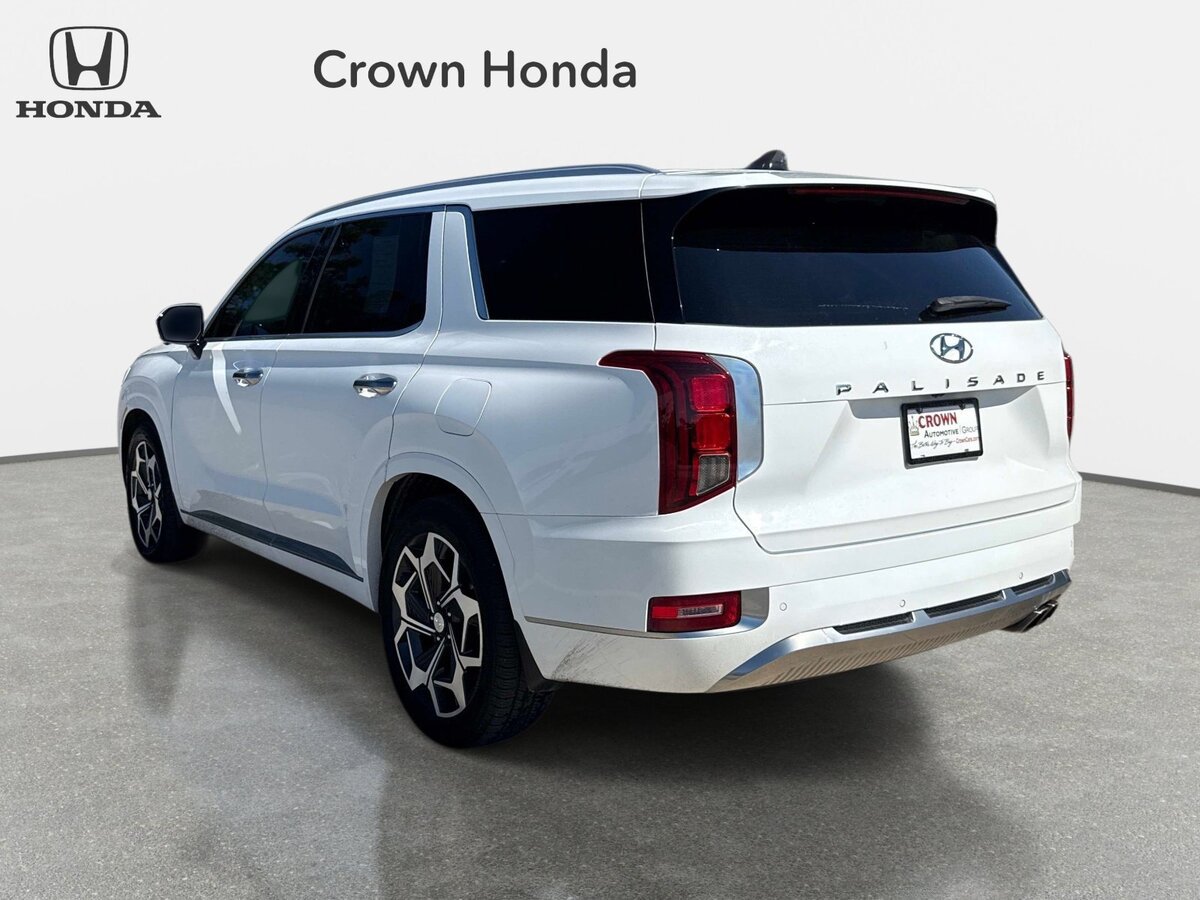 Used 2022 Hyundai Palisade Calligraphy FWD image 2