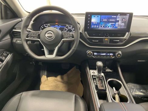 New 2025 Nissan Altima 2.5 SR w/ SR Premium Package image 9