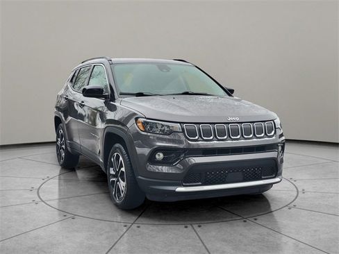 Certified 2022 Jeep Compass Limited image 14