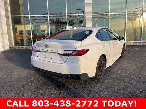 Used 2025 Toyota Camry SE w/ Convenience Package image 3