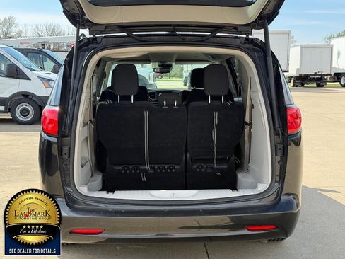 Used 2023 Chrysler Voyager LX image 21