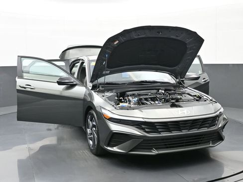 Certified 2025 Hyundai Elantra Sport image 46