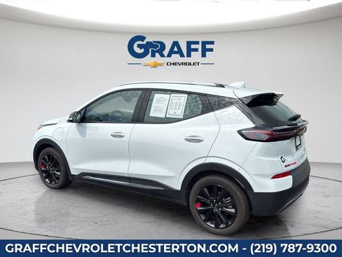 Used 2023 Chevrolet Bolt EUV Premier w/ Sun & Sound Package FWD image 4