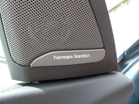 Used 2023 BMW X7 xDrive40i w/ Premium Package image 15