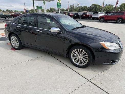 Used 2011 Chrysler 200 Limited FWD image 1