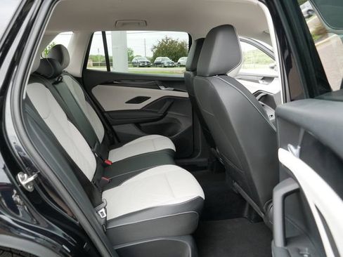 Certified 2025 Volkswagen Tiguan SE AWD/4WD image 19
