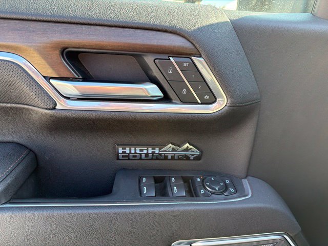 Used 2025 Chevrolet Silverado 1500 High Country w/ High Country Premium Package AWD/4WD image 26