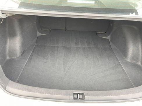 Used 2025 Toyota Corolla LE image 31