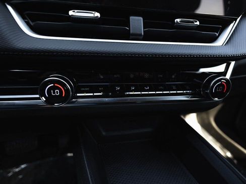 New 2025 Chevrolet Equinox LT w/ Convenience Package II image 8