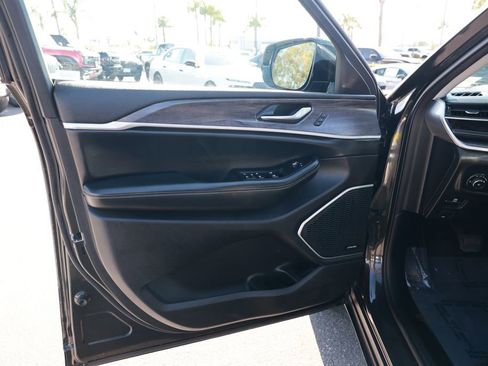 Used 2022 Jeep Grand Cherokee L Limited w/ Luxury Tech Group II RWD image 16