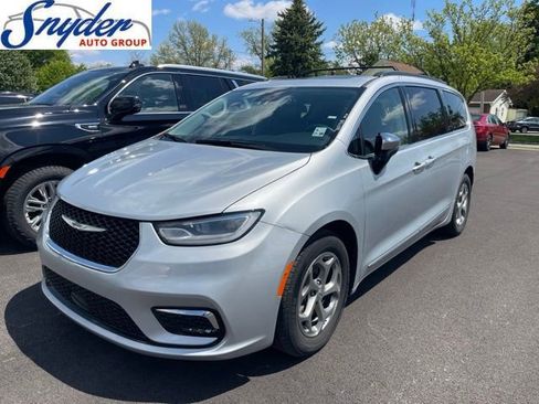 Used 2023 Chrysler Pacifica Limited FWD image 1