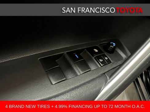 Certified 2022 Toyota Corolla Cross XLE image 38