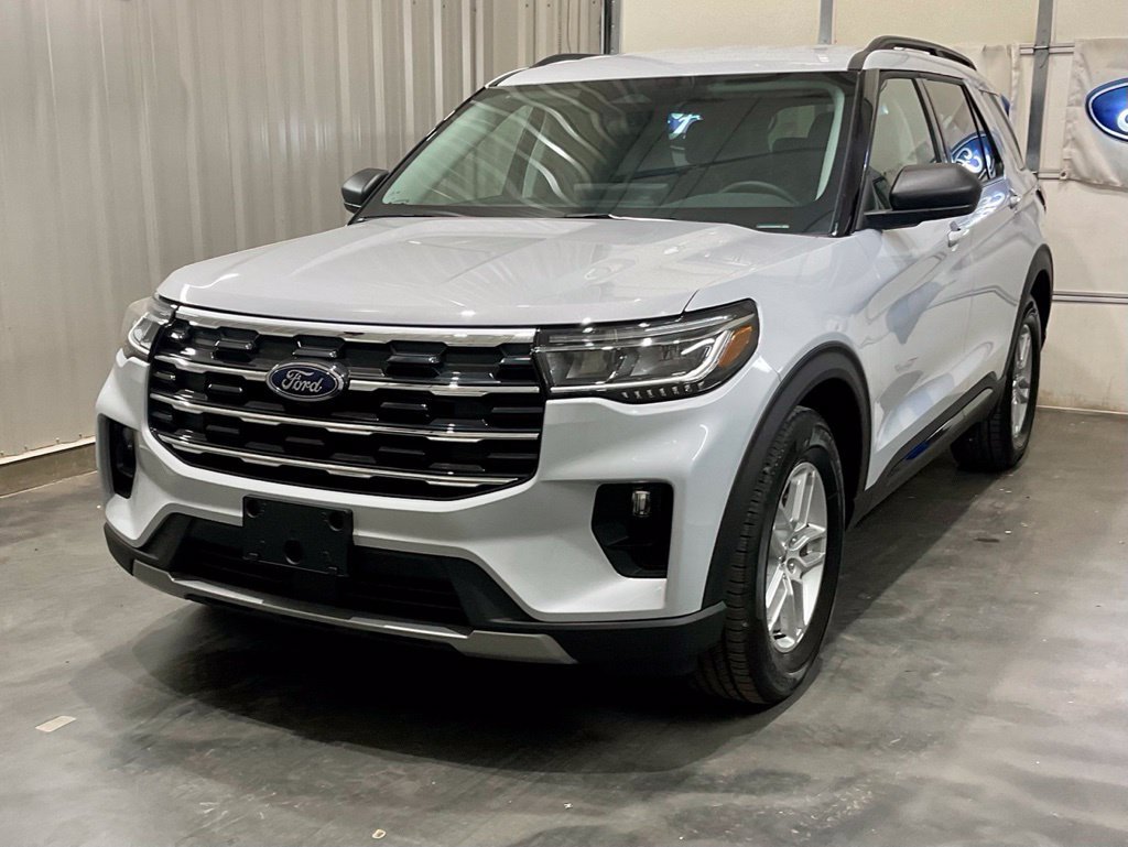 Used 2026 Ford Explorer Active w/ Active Comfort Package RWD image 3