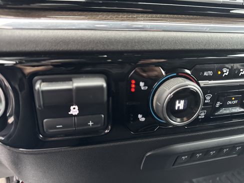 Used 2024 Chevrolet Silverado 3500 LT w/ Convenience Package image 28