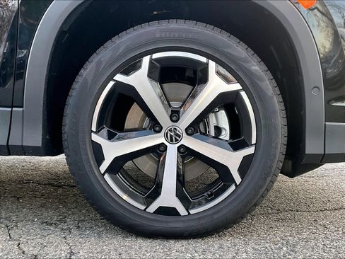 New 2026 Volkswagen Tiguan SE image 8