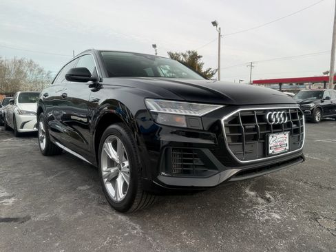 Used 2023 Audi Q8 Premium image 3